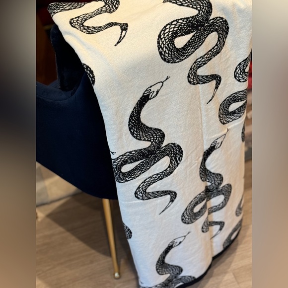 Intarsia knit Snake Throw Blanket Year of the Snake - Picture 13 of 16